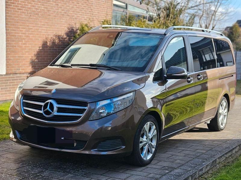 Gebraucht Mercedes V220 Edition 163 PS (119 kW) 2015 Braun Van / Kleinbus