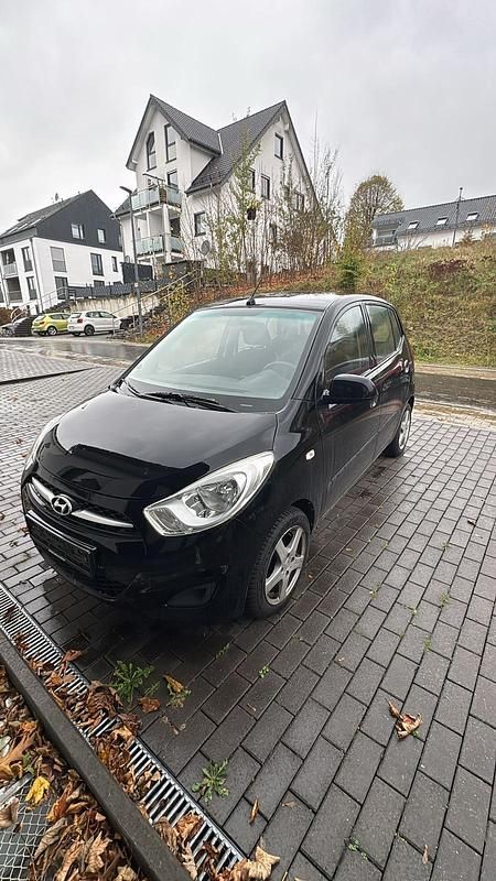 Schwarz Gebraucht 2011 Hyundai i10 Kleinwagen | 900 € (Superpreis) - Bild 1/4