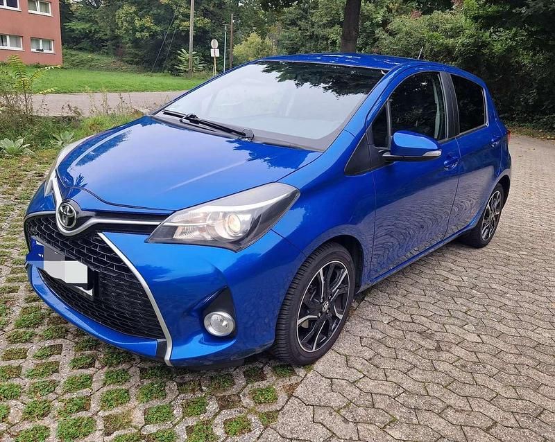 Blau Gebraucht 2016 Toyota Yaris Lounge Kleinwagen | 8.999 € (Fairer Preis) - Bild 1/4