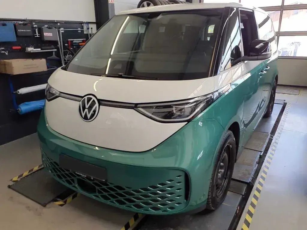 Käytetty VW ID. Buzz Pro 150 kW (204 HP) 2023 Vihreä Tila-auto