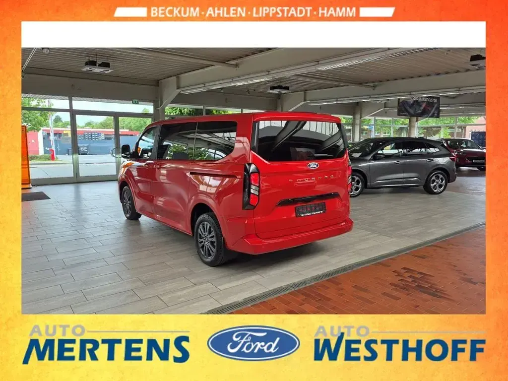 Gebraucht Ford Tourneo Titanium 170 PS (125 kW) 2024 Rot Van / Kleinbus