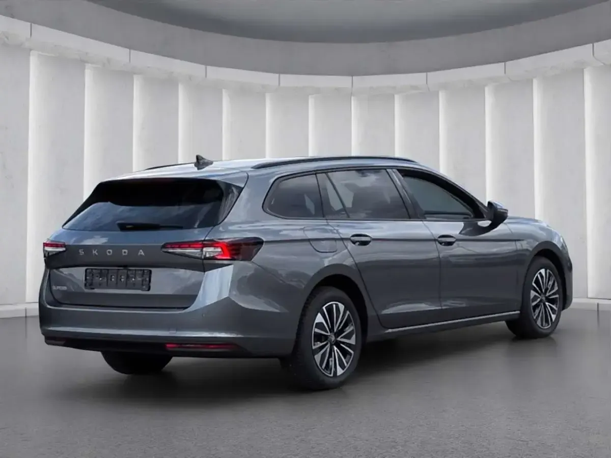 Gebraucht Skoda Superb Selection 150 PS (110 kW) 2025 Grau Kombi