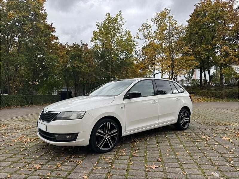 Weiß Gebraucht 2014 Skoda Rapid Kombi | 7.790 € (Fairer Preis) - Bild 1/4