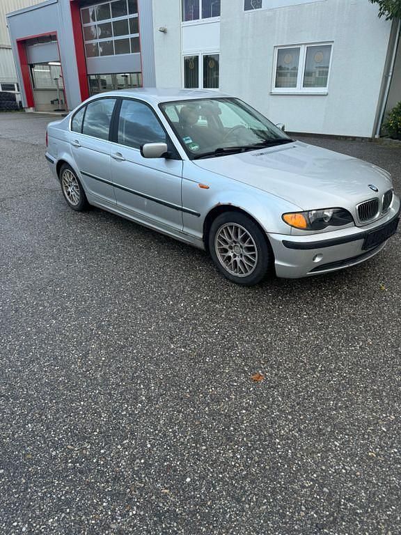 Silber Gebraucht 2002 BMW 325 Sport Line Limousine | 2.000 € (Superpreis) - Bild 1/4