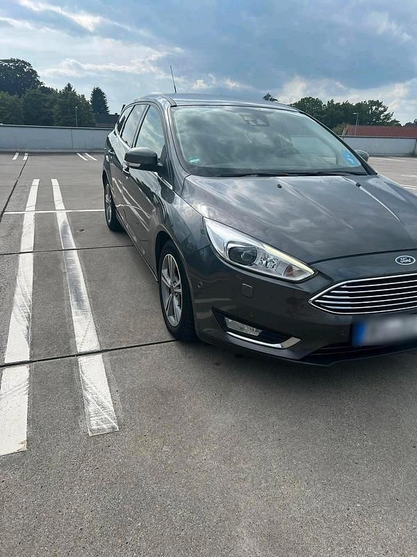 Usata Ford Focus 116 CV (85 kW) 2015 Grigio Station wagon