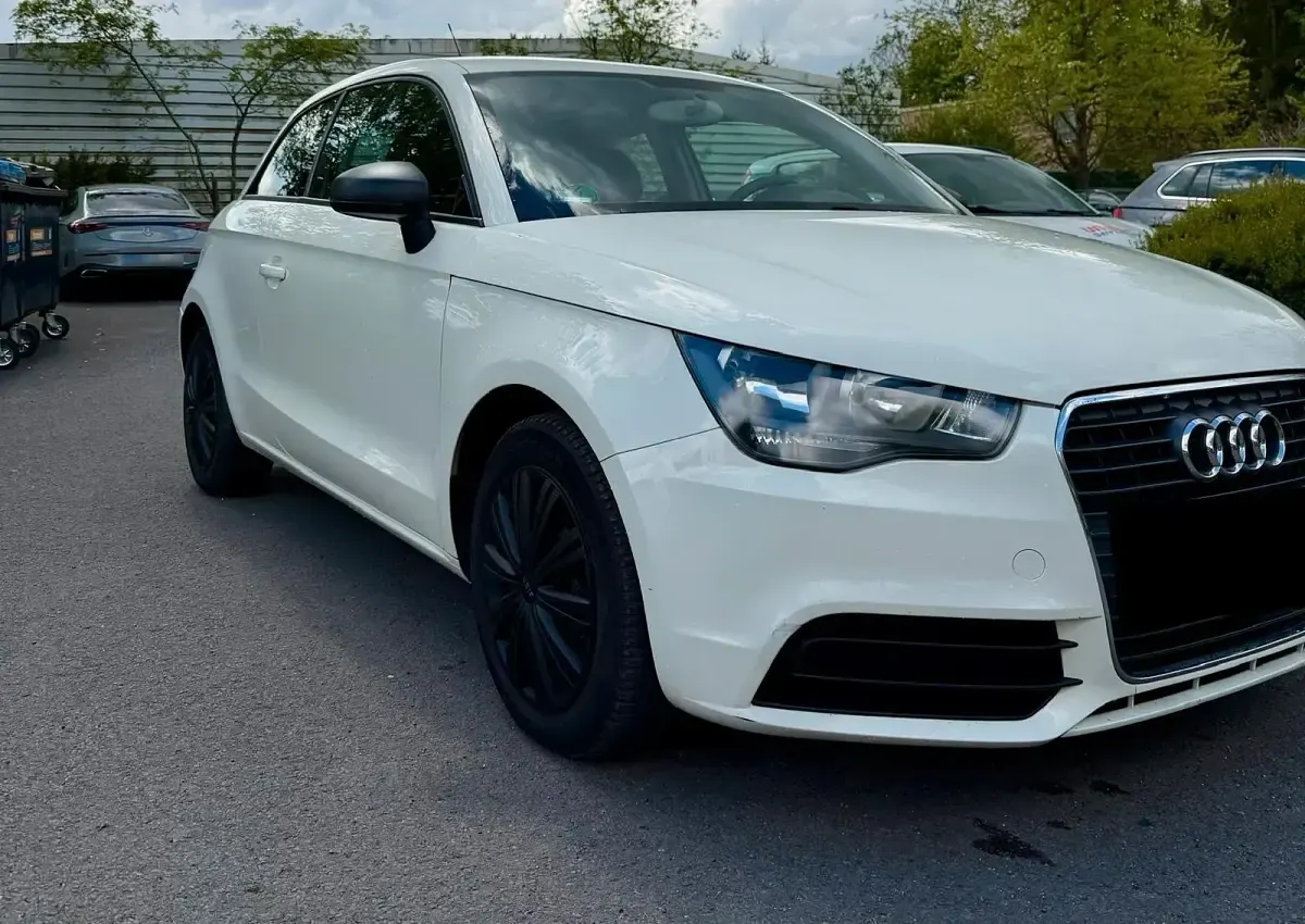 Gebraucht Audi A1 86 PS (63 kW) 2011 Weiß Kleinwagen