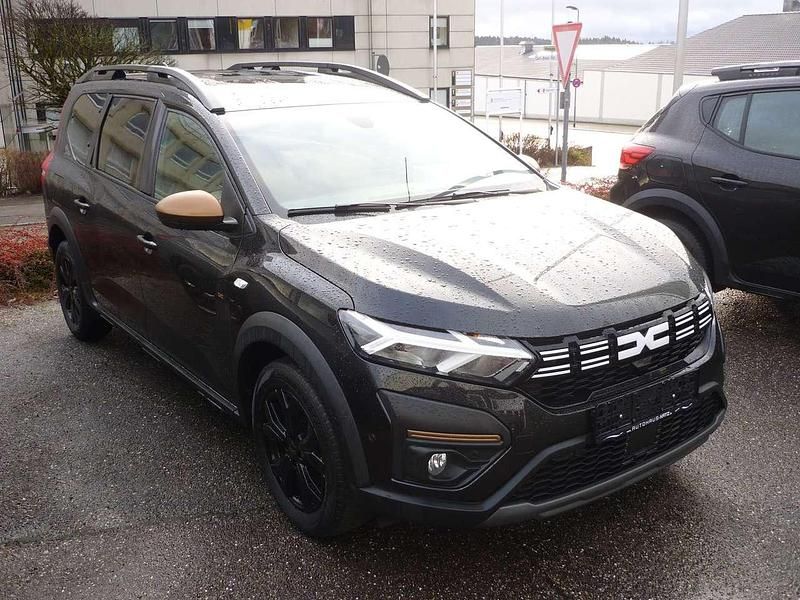 Gebraucht Dacia Jogger Extreme 110 PS (80 kW) 2023 Perlmuttschwarzmetallic Van / Kleinbus