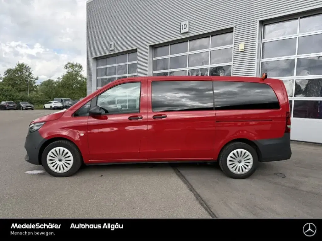 Gebraucht Mercedes Vito 136 PS (100 kW) 2024 Jupiterrot Van