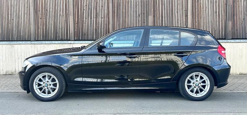 Gebraucht BMW 116 122 PS (89 kW) 2009 Schwarz Kleinwagen