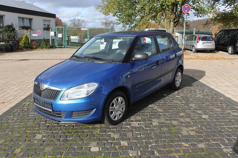 Gebraucht Skoda Fabia Cool Edition 60 PS (44 kW) 2016 Raceblau metallic Kleinwagen