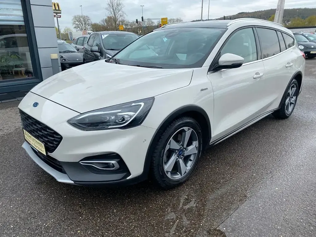 Gebraucht Ford Focus Active 182 PS (133 kW) 2020 Metropolisweiß metallic Kombi