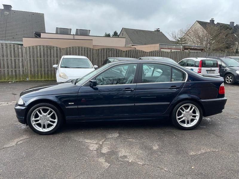 Gebraucht BMW 323 170 PS (125 kW) 2000 Blau Limousine