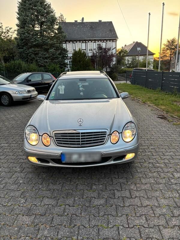 Grau Gebraucht 2025 Mercedes E200 Kombi | 4.000 € - Bild 1/4