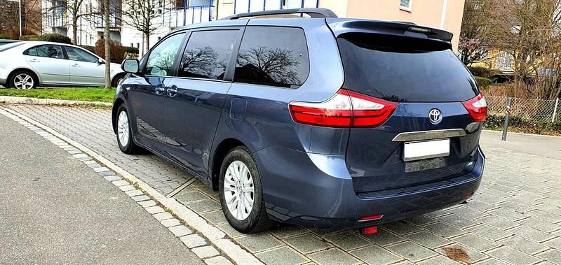 Gebraucht Toyota Sienna XLE 270 PS (198 kW) 2016 Blau Van / Kleinbus