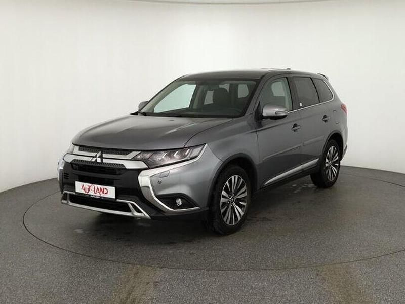 Grau Gebraucht 2020 Mitsubishi Outlander SUV | 25.890 € (Teuer) - Bild 1/4