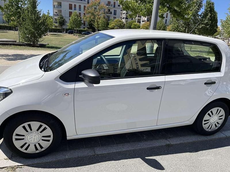 Weiß Gebraucht 2016 VW up! CLUB Kleinwagen | 5.950 € (Fairer Preis) - Bild 1/4