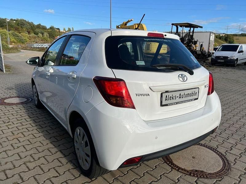 Gebraucht Toyota Yaris 90 PS (66 kW) 2016 Weiß Limousine