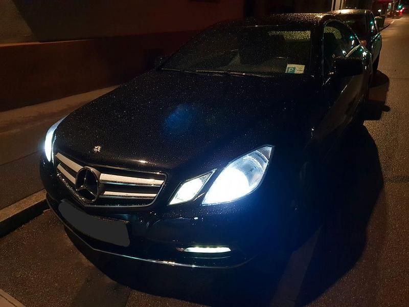 Gebraucht Mercedes E350 292 PS (214 kW) 2011 Schwarz Coupé