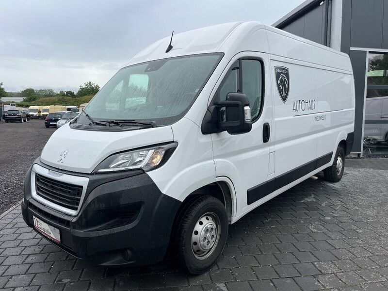 Weiß Gebraucht 2023 Peugeot Boxer Premium Van | 26.980 € (Etwas zu teuer) - Bild 1/4