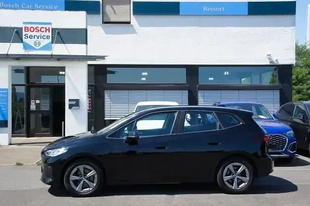 Gebraucht BMW 230e Active Tourer 326 PS (239 kW) 2023 Schwarz Van / Kleinbus
