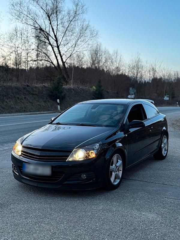 Gebraucht Opel Astra GTC 105 PS (77 kW) 2005 Schwarz Kleinwagen