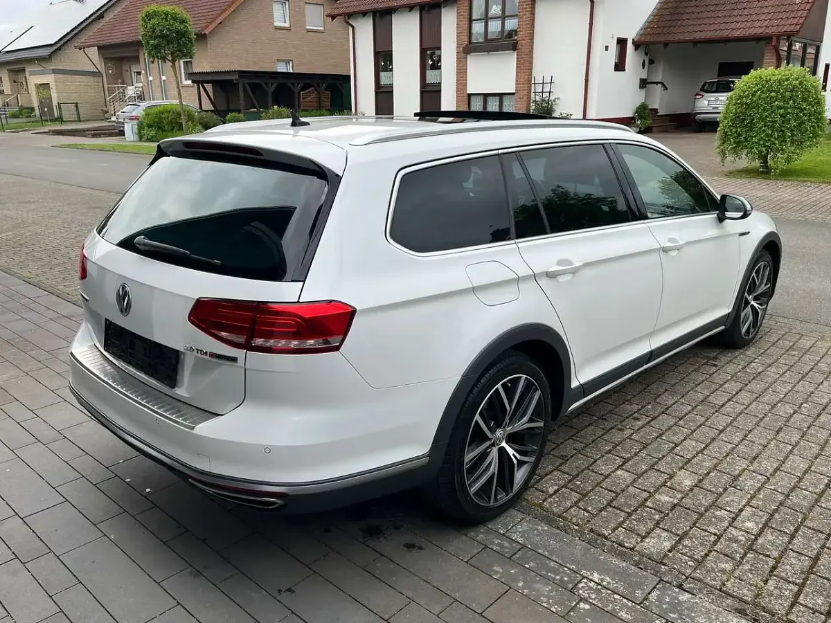 Gebraucht VW Passat Alltrack 239 PS (175 kW) 2017 Oryxweiß perlmutteffekt Kombi