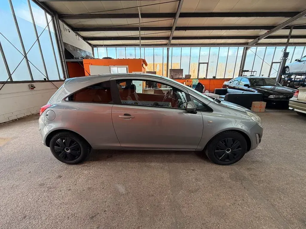 Gebraucht Opel Corsa Satellite 87 PS (63 kW) 2011 Silber Kleinwagen
