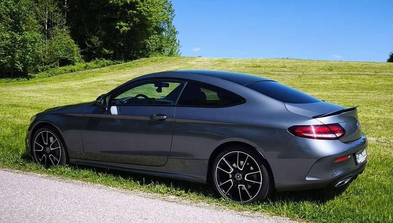 Grau Gebraucht 2018 Mercedes C400 Night Coupé | 39.500 € (Fairer Preis) - Bild 1/4