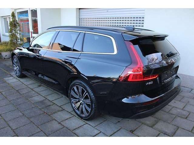Gebraucht Volvo V60 Core 197 PS (144 kW) 2025 Onyxblack Kombi