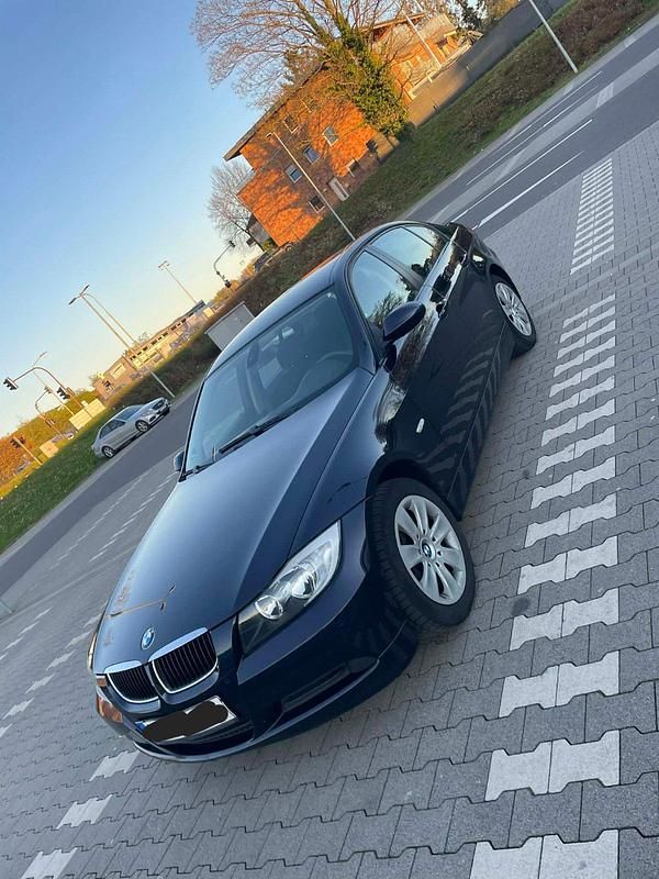 Gebraucht BMW 318 143 PS (105 kW) 2008 Blau Limousine