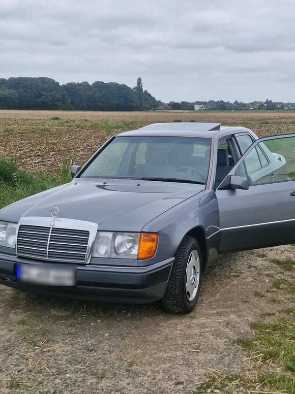 Andere farben Gebraucht 1991 Mercedes 200 Limousine | 6.300 € - Bild 1/4