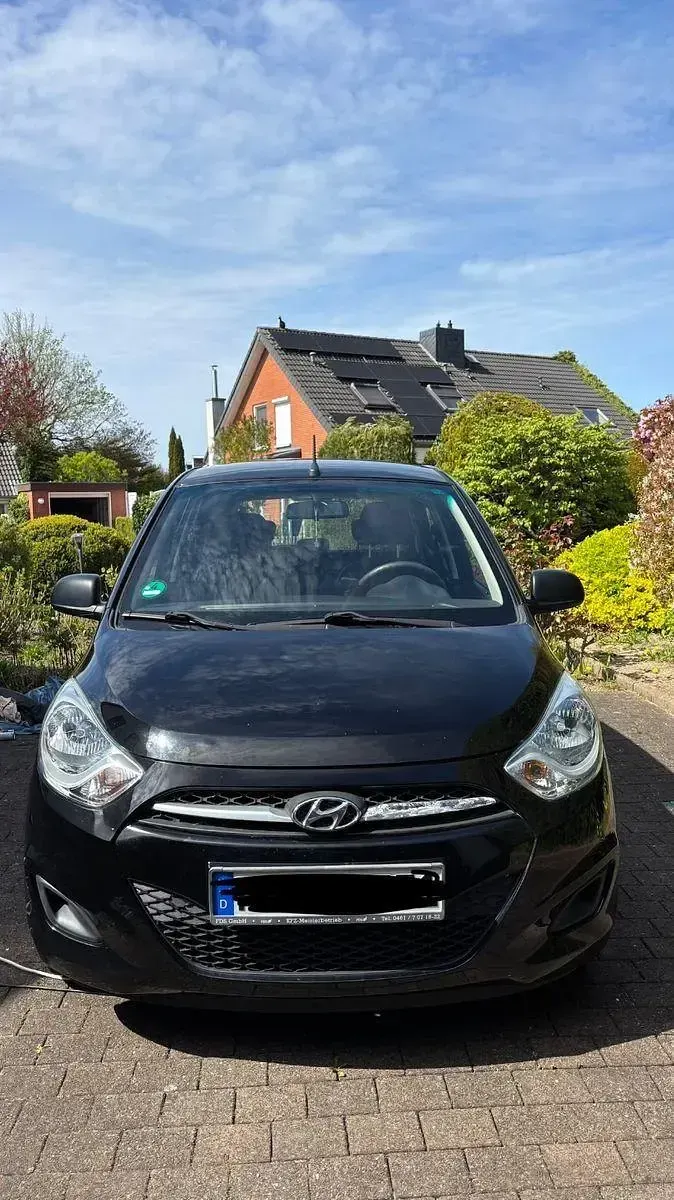 Gebraucht Hyundai i10 Edition 69 PS (50 kW) 2013 Schwarz Kleinwagen