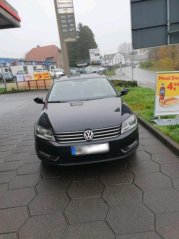 Schwarz Gebraucht 2011 VW Passat Kombi | 3.500 € (Superpreis) - Bild 1/4