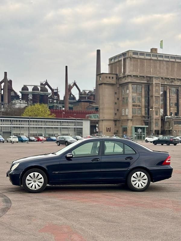 Gebraucht Mercedes C180 143 PS (105 kW) 2004 Blau Limousine