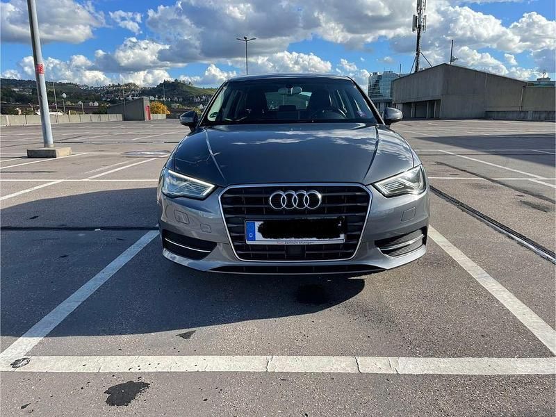Grau Gebraucht 2015 Audi A3 Sportback Ambiente Limousine | 11.000 € (Guter Preis) - Bild 1/4