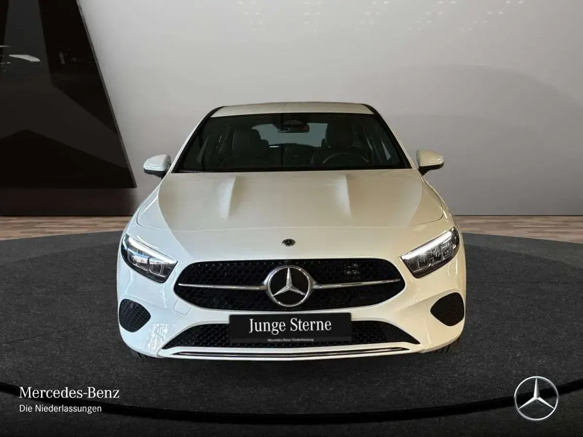 Gebraucht Mercedes A250 Progressive 163 PS (119 kW) 2025 Weiß Limousine