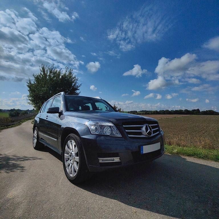 Grau Gebraucht 2011 Mercedes GLK220 SUV | 10.500 € (Fairer Preis) - Bild 1/4
