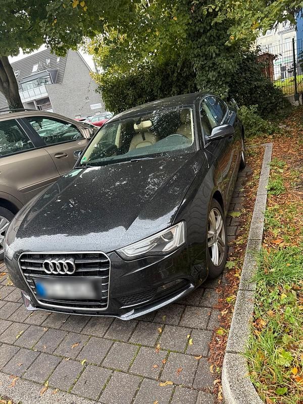 Schwarz Gebraucht 2011 Audi A5 Coupé | 11.700 € - Bild 1/4