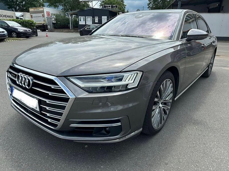 Grau Gebraucht 2019 Audi A8 Sport Limousine | 47.999 € (Teuer) - Bild 1/4