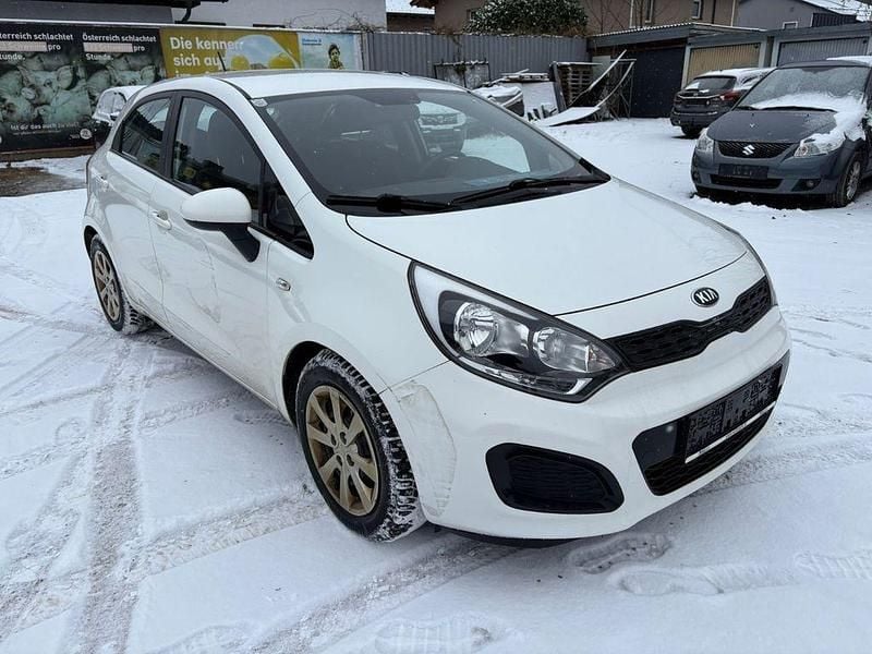 Gebraucht Kia Rio Attract 86 PS (63 kW) 2014 Weiß Limousine