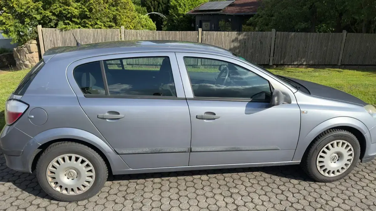 Gebraucht Opel Astra 106 PS (77 kW) 2004 Grau Limousine