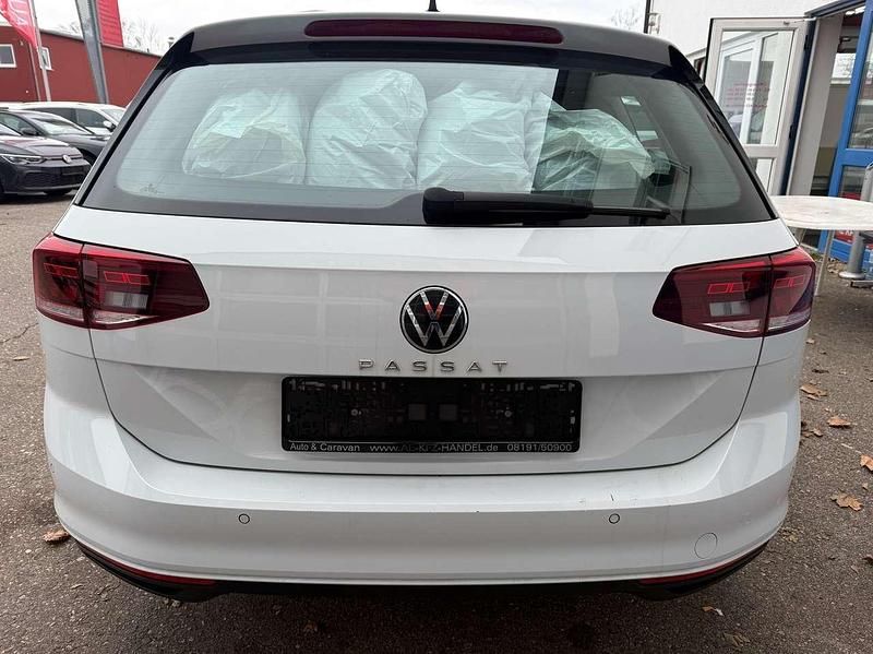 Gebraucht VW Passat Conceptline 150 PS (110 kW) 2022 Gletscherweiß metallic Kombi