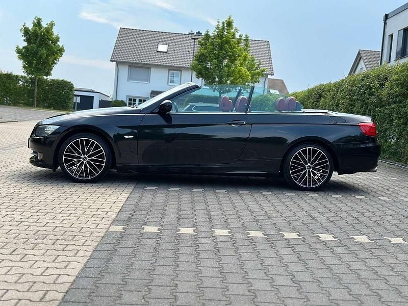 Schwarz Gebraucht 2012 BMW 320 Cabriolet Exclusive Cabrio | 14.500 € (Fairer Preis) - Bild 1/4