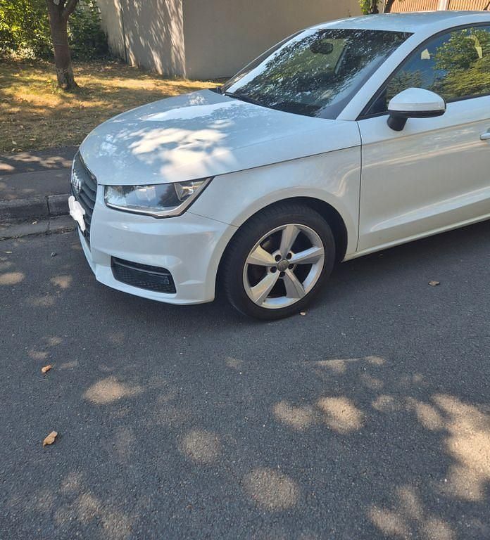 Weiß Gebraucht 2018 Audi A1 Sportback Kleinwagen | 13.000 € (Guter Preis) - Bild 1/4