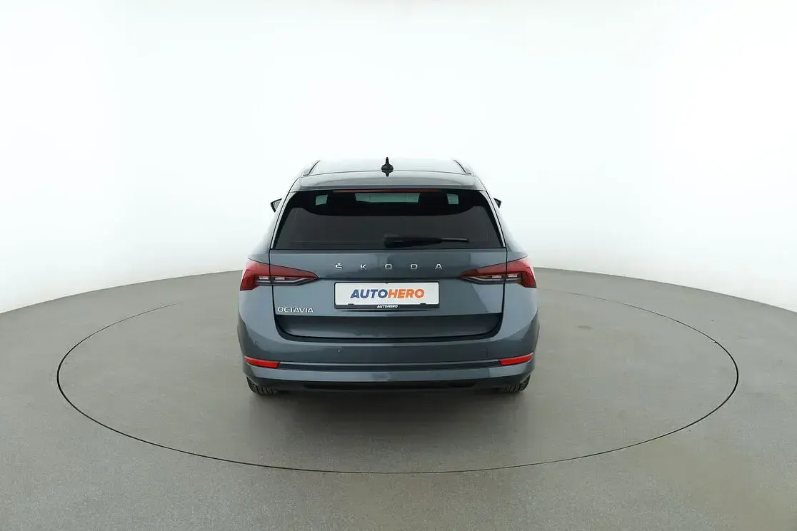 Gebraucht Skoda Octavia First Edition 150 PS (110 kW) 2020 Grau Kombi