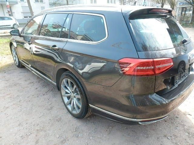 Gebraucht VW Passat Highline 150 PS (110 kW) 2019 Grau Kombi
