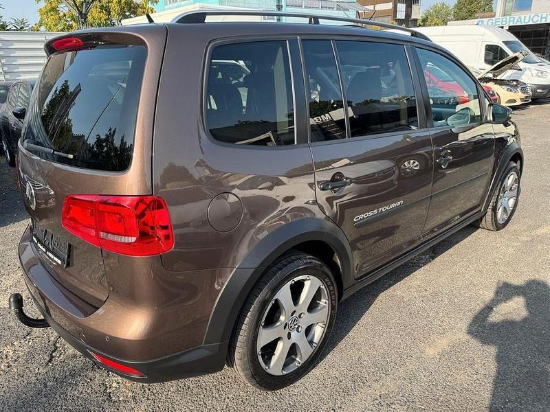 Gebraucht VW Touran Cross 140 PS (102 kW) 2012 Braun Van / Kleinbus