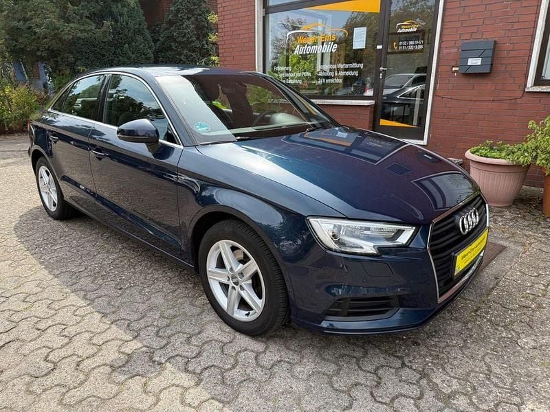 Blau Gebraucht 2019 Audi A3 Comfort Limousine | 14.990 € (Guter Preis) - Bild 1/4