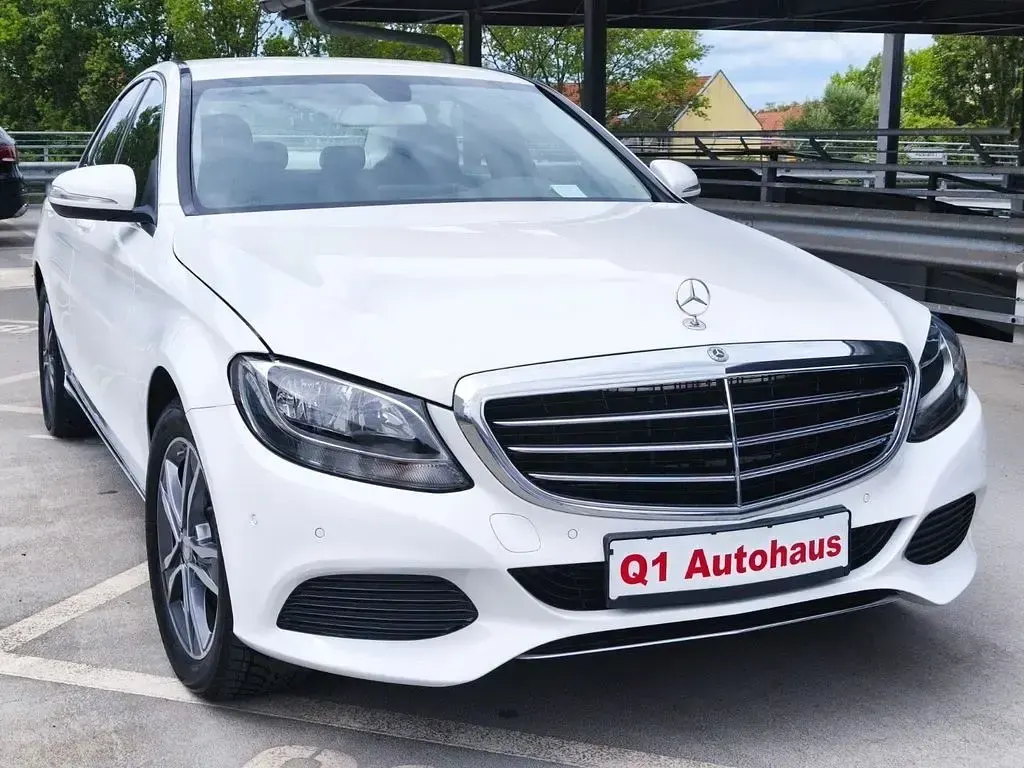 Gebraucht Mercedes C220 Exclusive 170 PS (125 kW) 2015 Weiß Limousine