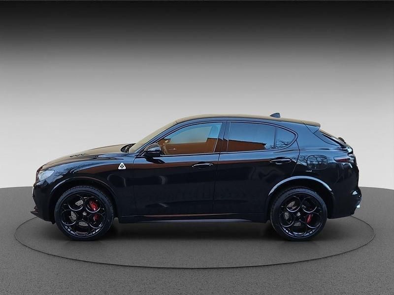 Neu Alfa Romeo Stelvio Quadrifoglio 519 PS (381 kW) 2025 Nero vulcano metallic SUV